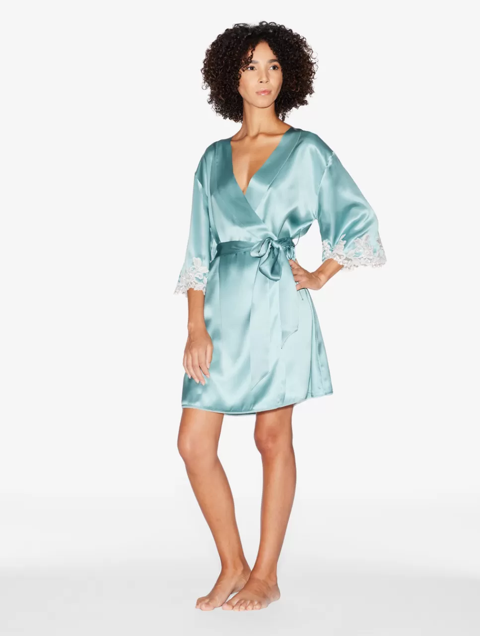 La Perla Bata Corta De Raso De Seda De Color Almendra Con Frastaglio Verde New